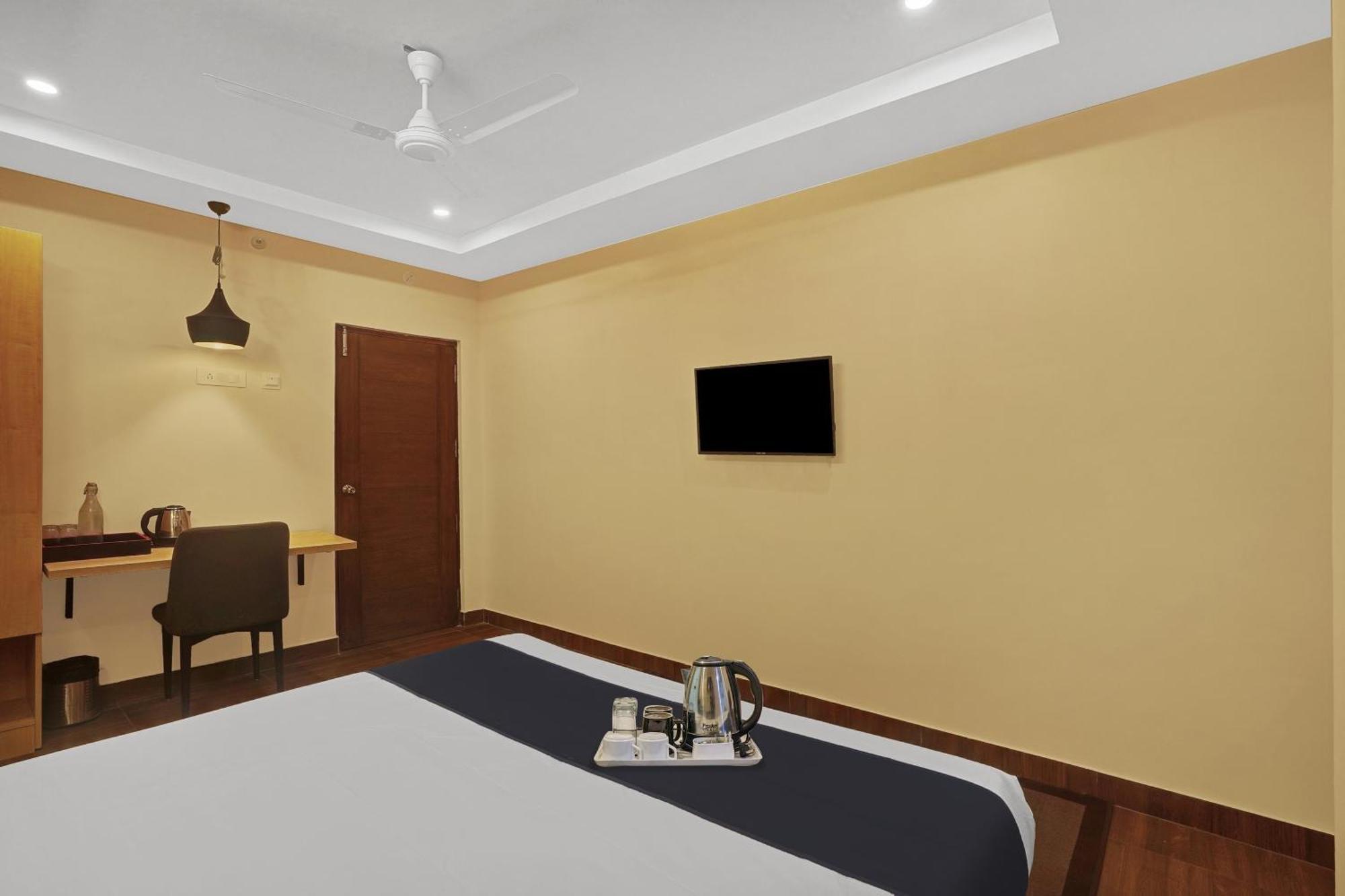 Capital O De Alphabet Kakinada Hotel Ngoại thất bức ảnh