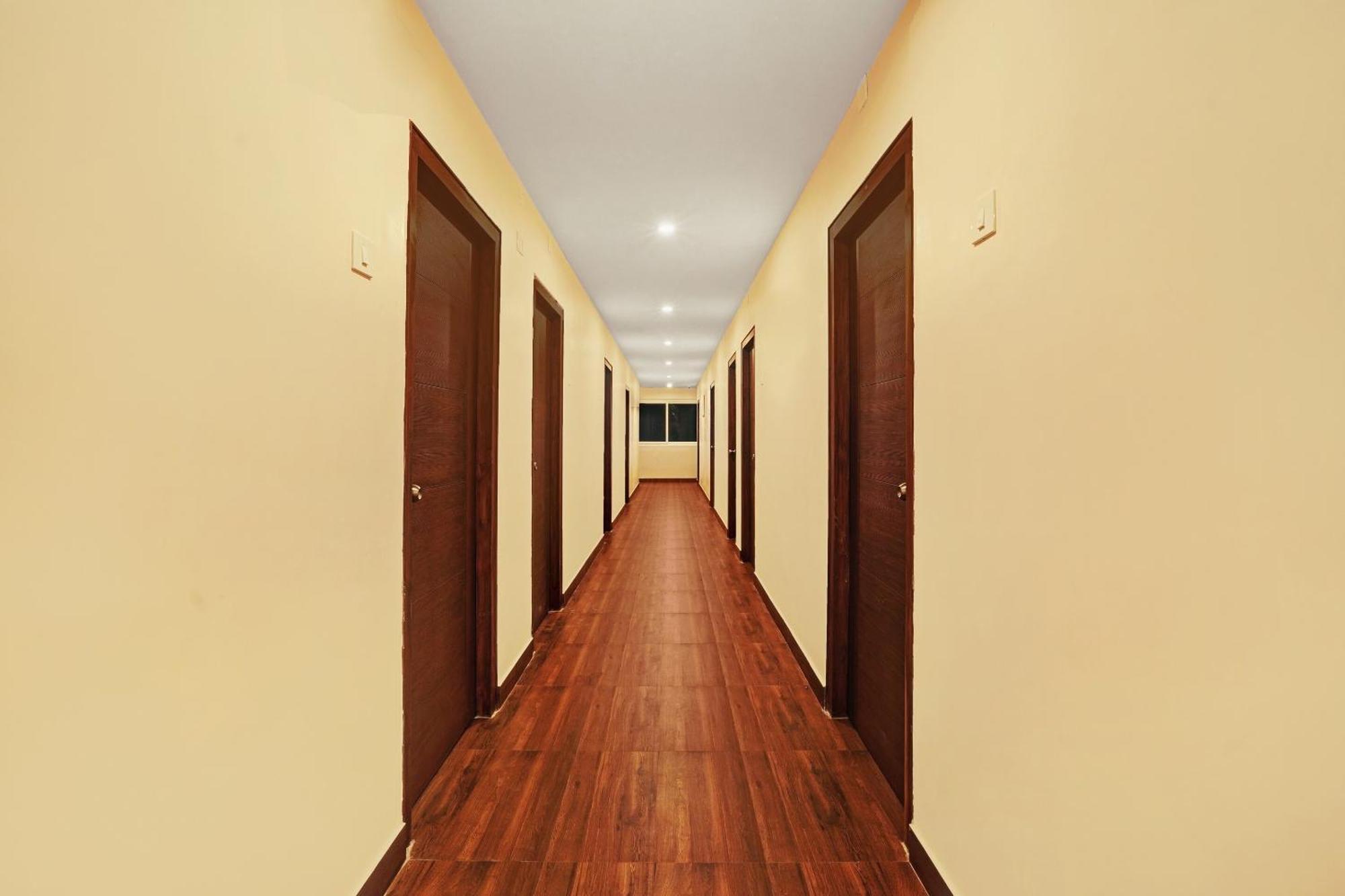 Capital O De Alphabet Kakinada Hotel Ngoại thất bức ảnh