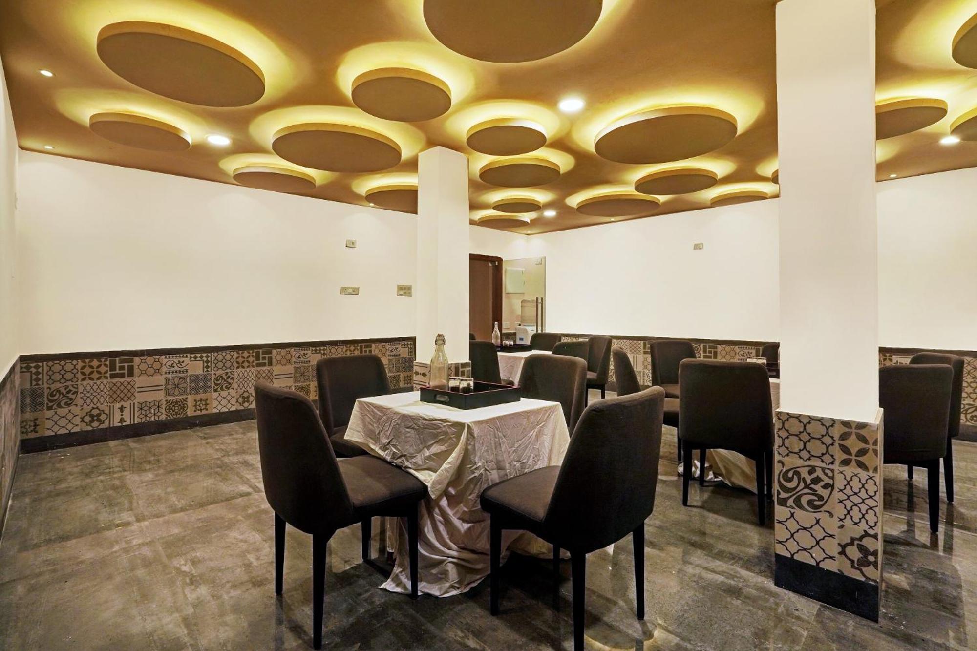 Capital O De Alphabet Kakinada Hotel Ngoại thất bức ảnh