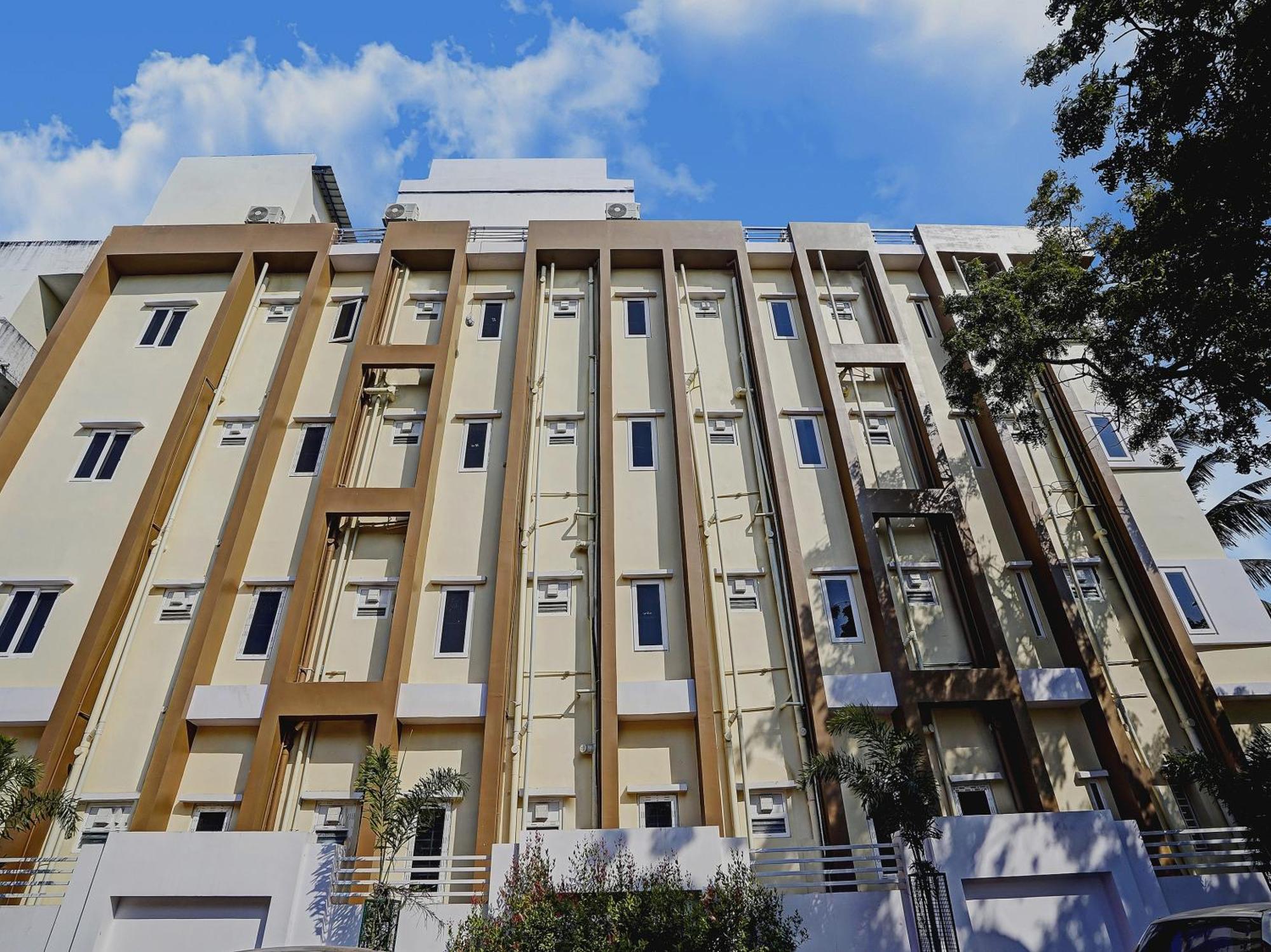 Capital O De Alphabet Kakinada Hotel Ngoại thất bức ảnh